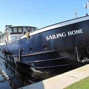 Sailing Hotel